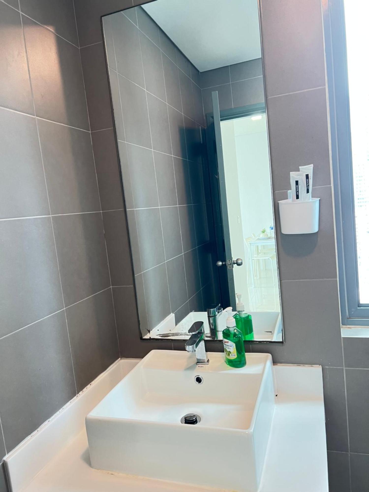 Summer Suites Klcc By Victorians 쿠알라룸푸르 외부 사진
