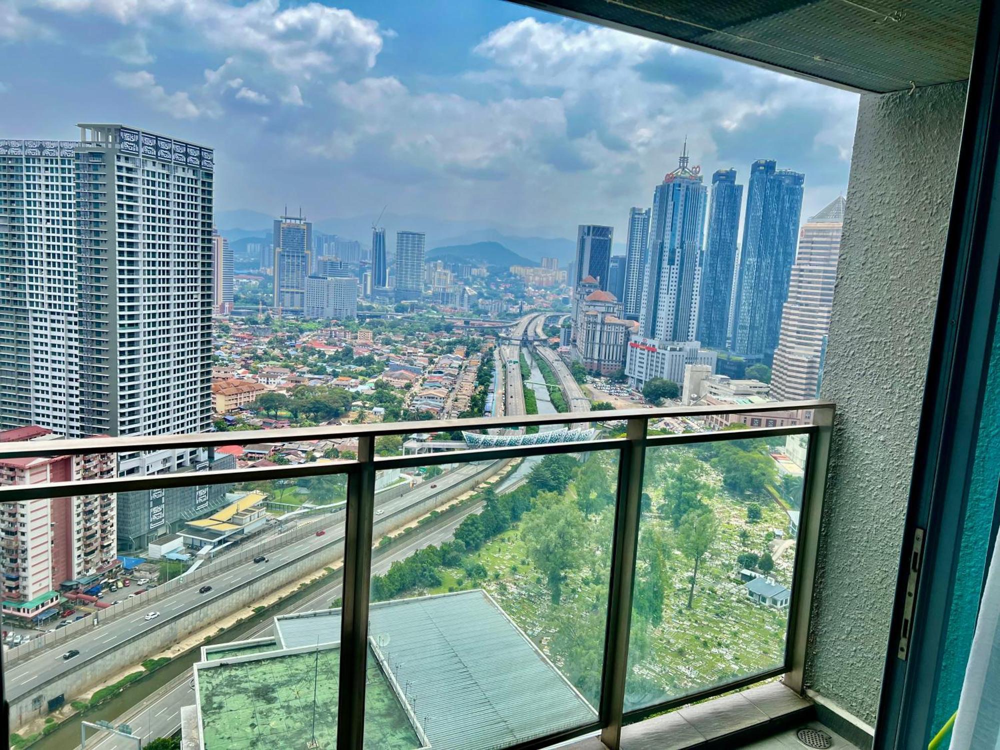 Summer Suites Klcc By Victorians 쿠알라룸푸르 외부 사진